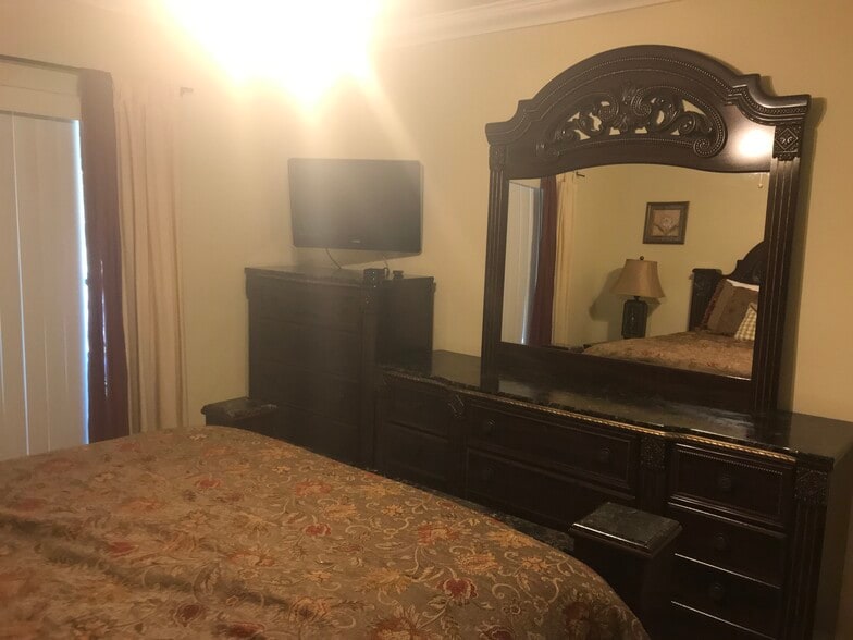 2nd bedroom with queen set - 225 Deer Creek Blvd