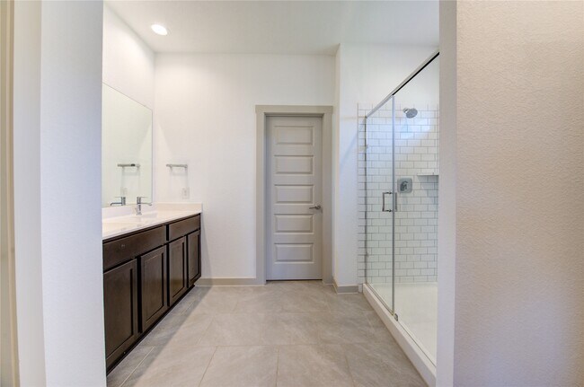 Building Photo - 29631 Ella Larchmont Ct