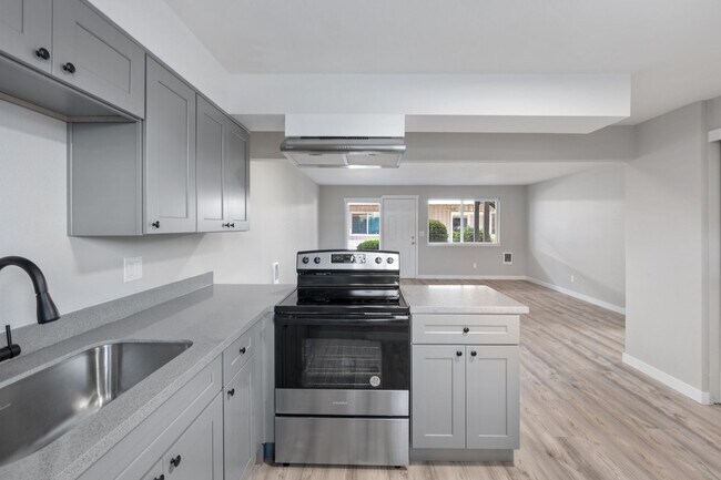 Building Photo - Ground floor apartment