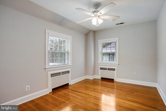 Building Photo - 2739 Chesapeake St NW