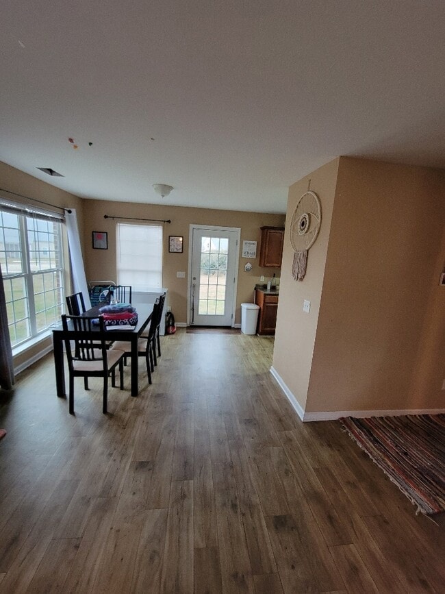 Building Photo - 211 Herschel Dr