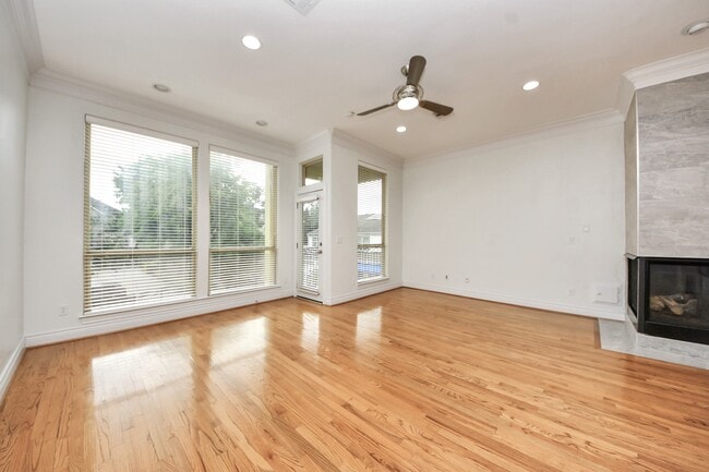 Building Photo - 5526 Crooms St