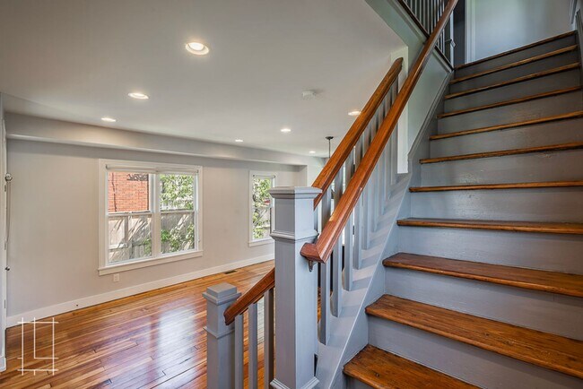 Building Photo - Available Now: One Month Free Rent!