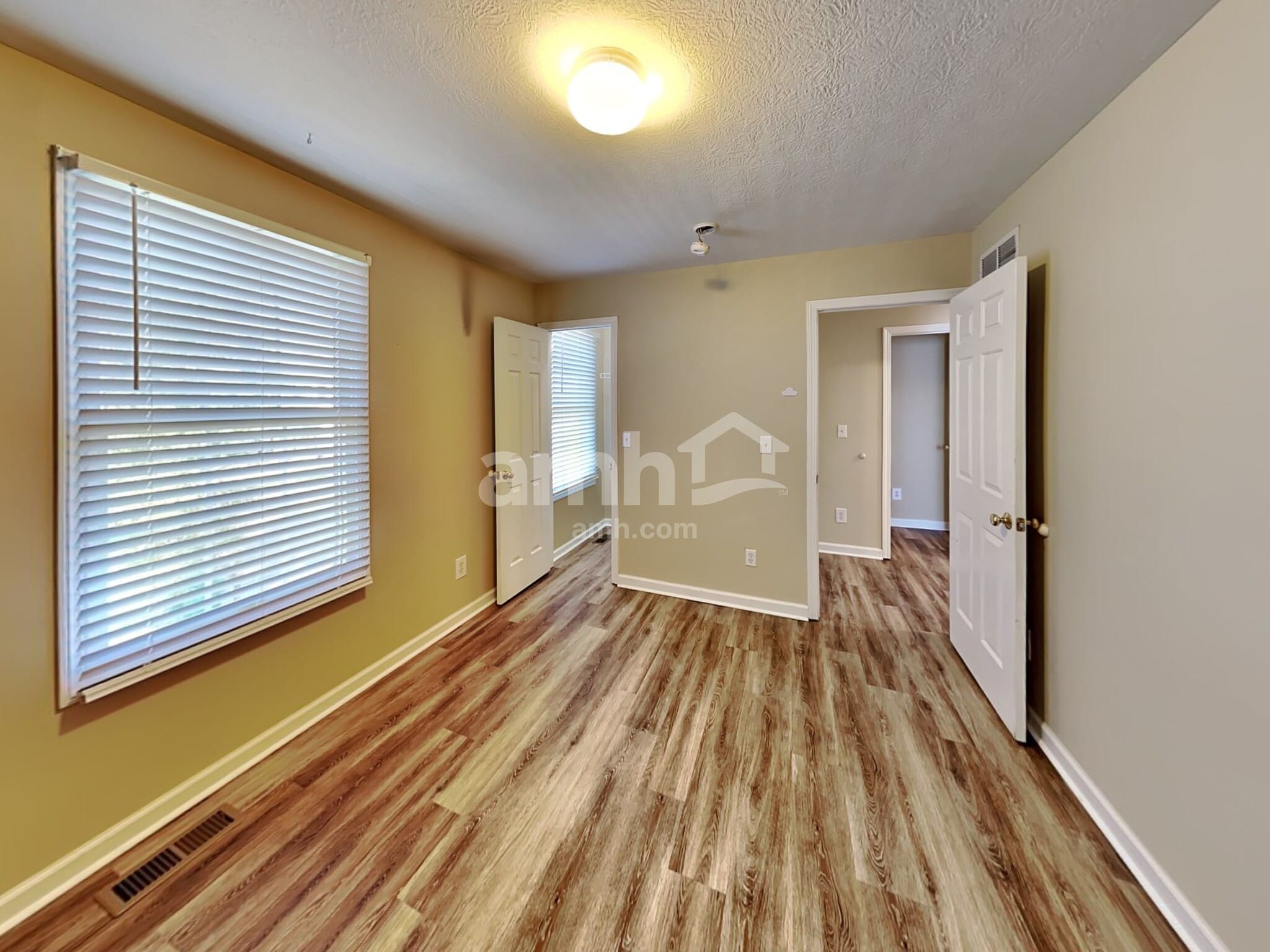 Building Photo - 8093 Willow Brook Crossing Dr