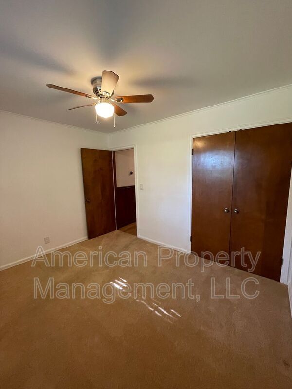 Building Photo - 5102 E 33rd St