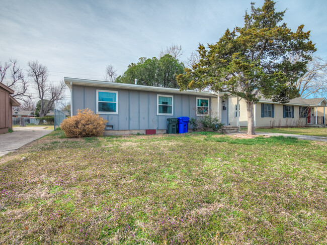 Building Photo - 1238 Iowa St