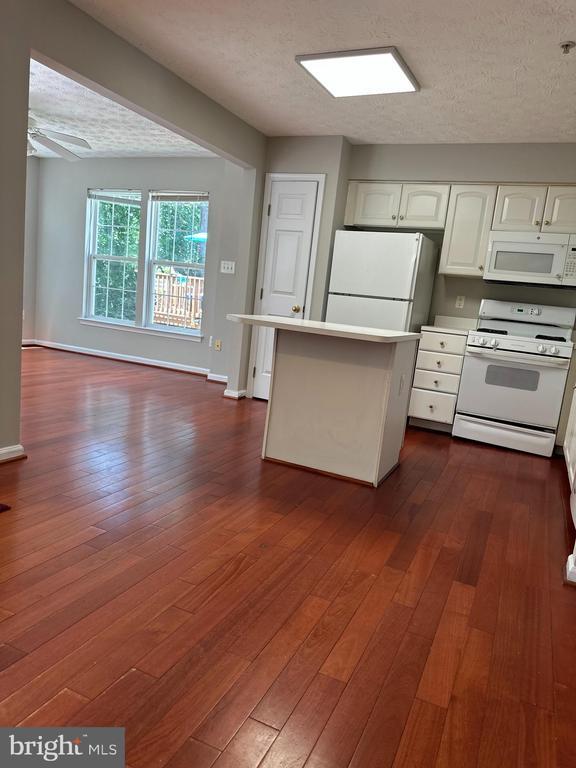 Building Photo - 2722 Thornbrook Ct