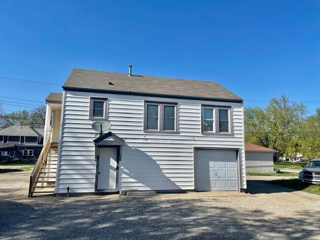 Primary Photo - 527 E 6th