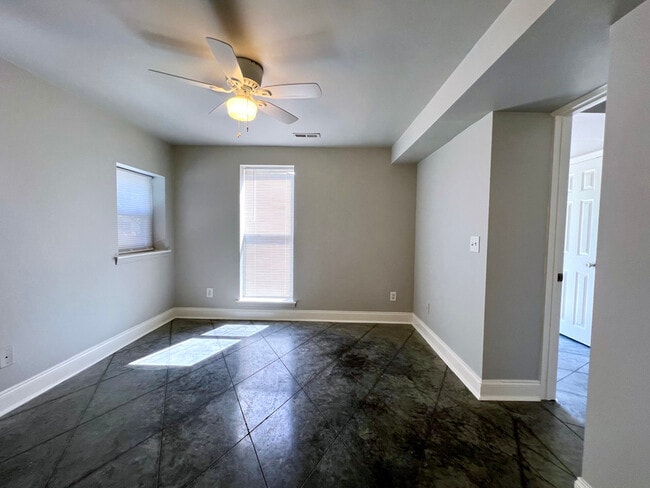 Building Photo - 835 Porter Rd