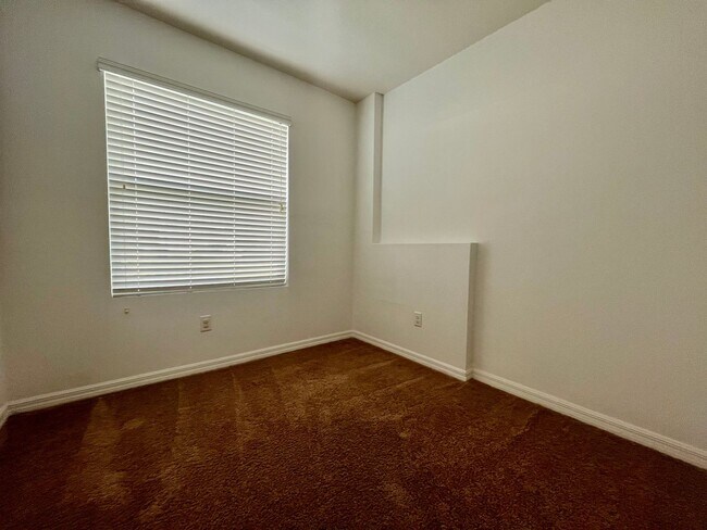 Building Photo - Plant City Townhome!!