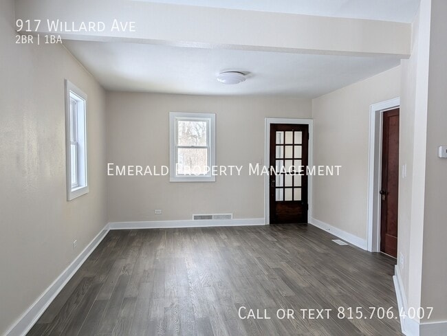 Building Photo - 917 Willard Ave W