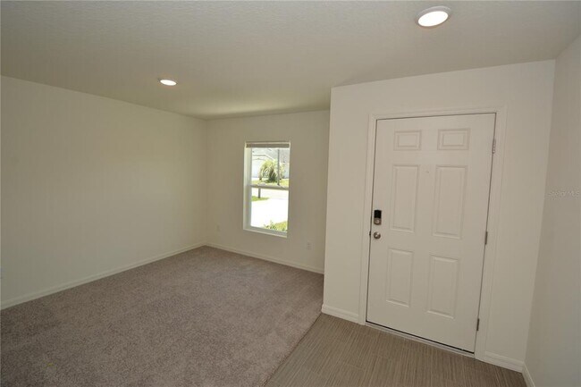 Building Photo - 11 Roxland Ln