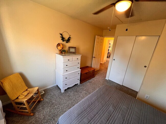 Building Photo - 4412 Ingleside Dr SE