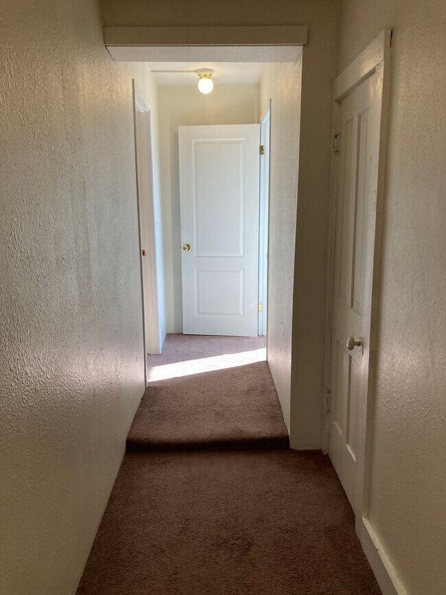 Building Photo - Three Bedroom Single-Family Home Close To ...