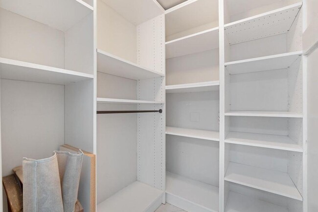 Building Photo - 2400 Presidential Way