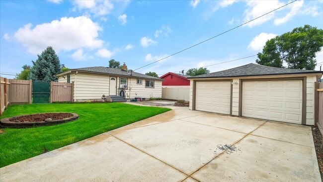 Building Photo - 1527 E Rockwell Ave
