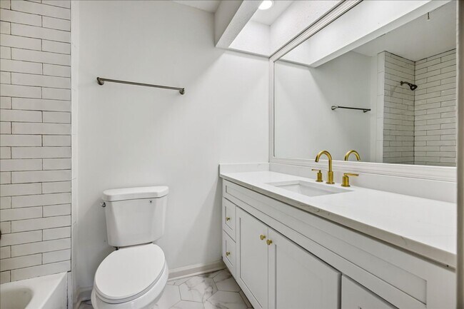 Building Photo - 1694 Belvedere Ct