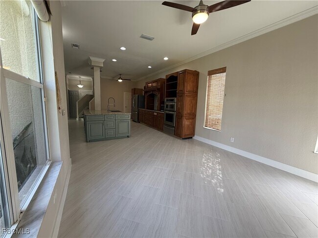 Building Photo - 8689 Spring Mountain Way