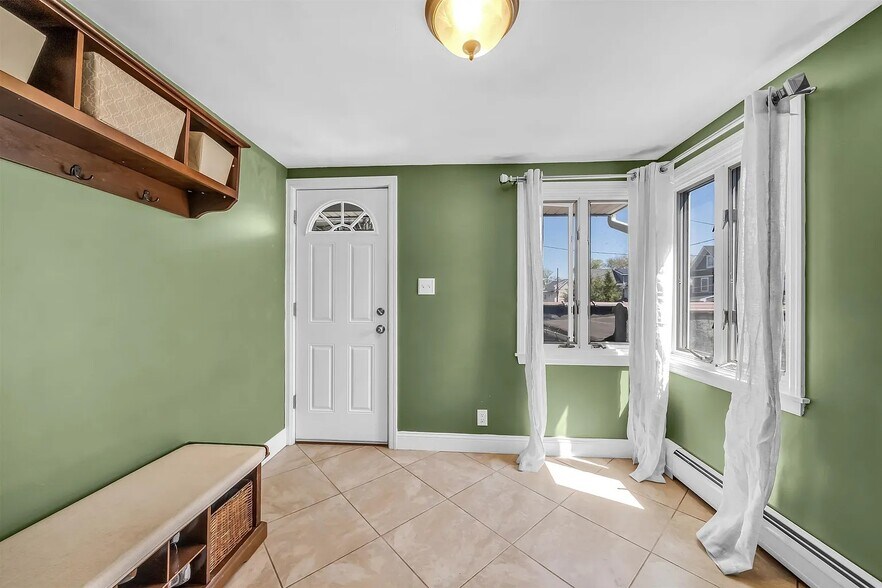 Building Photo - 90 Union Ave