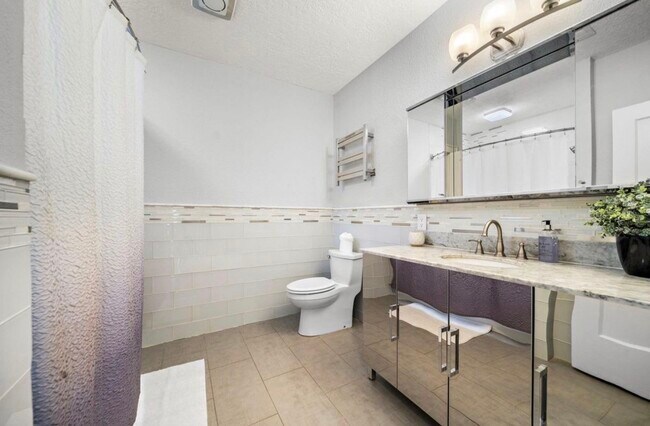 Building Photo - 1635 Castle Ct