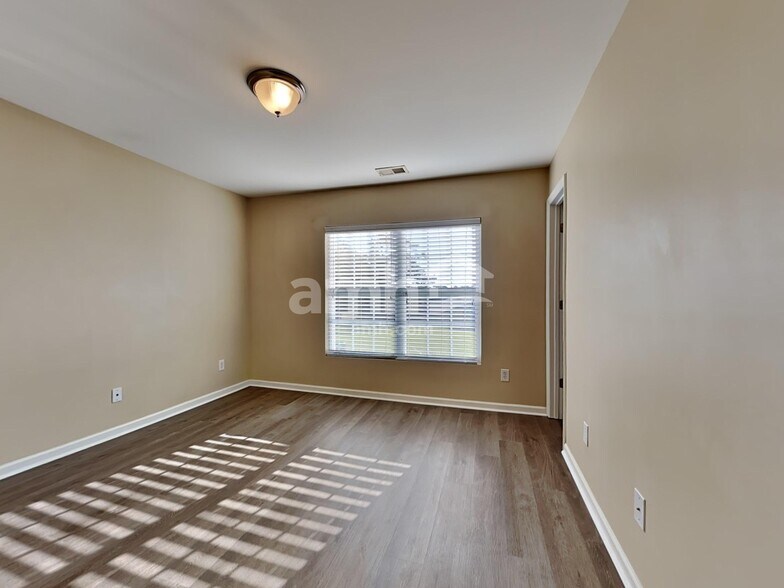 Building Photo - 241 Emerald Isle Dr