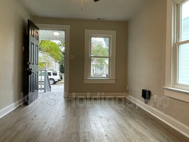 Building Photo - 839 21st St