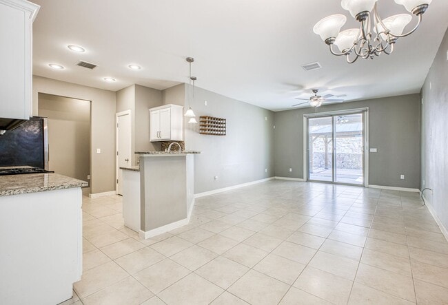 Building Photo - Eastside Beautiful 3 bed/2 baths for RENT