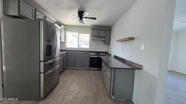 Building Photo - 5827 N 22nd Dr