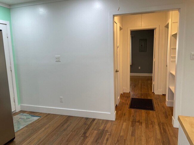 Building Photo - 2/1 Beach Bungalow in Biloxi