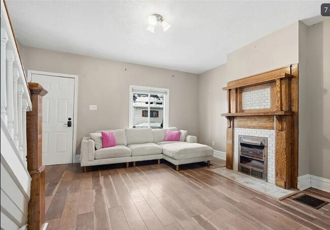 Building Photo - Charming 2 bedroom/1.5 bathroom updated home-Mt. Washington