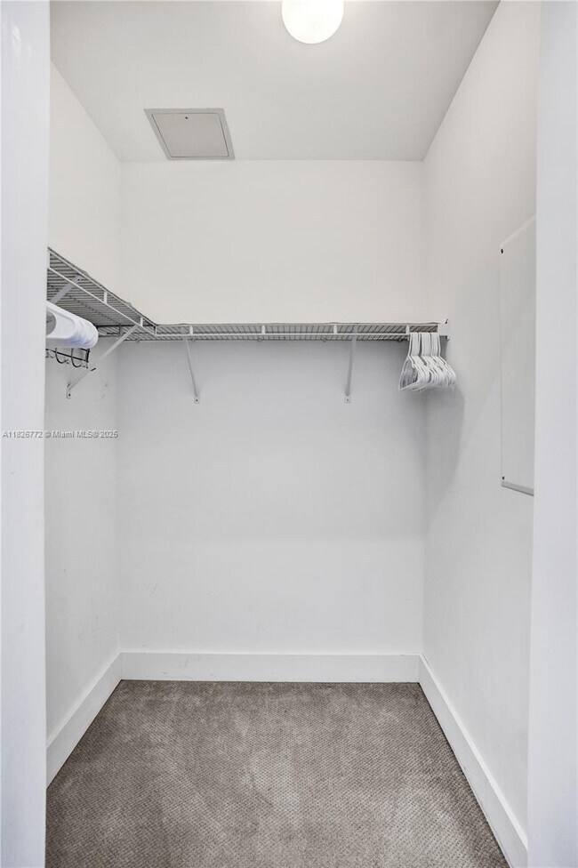 Building Photo - 121 NE 34th St