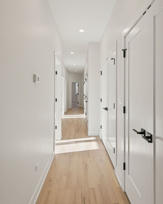 Building Photo - 4536 S Prairie Ave