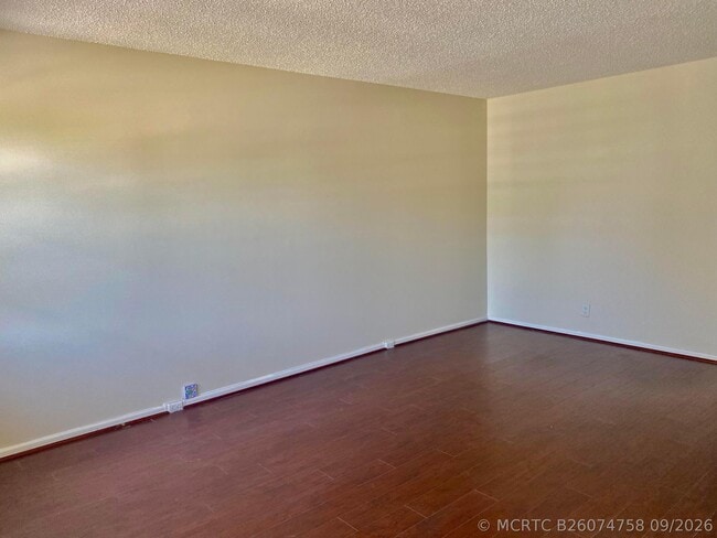 Building Photo - 4052 Hythe A