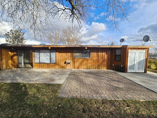 Building Photo - 205 Daley Dr