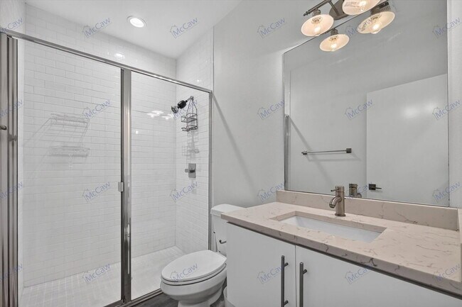 Building Photo - 4413 Roseland Ave