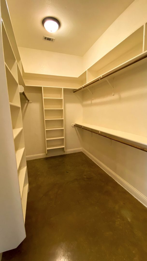Building Photo - 3132 Stallion Dr
