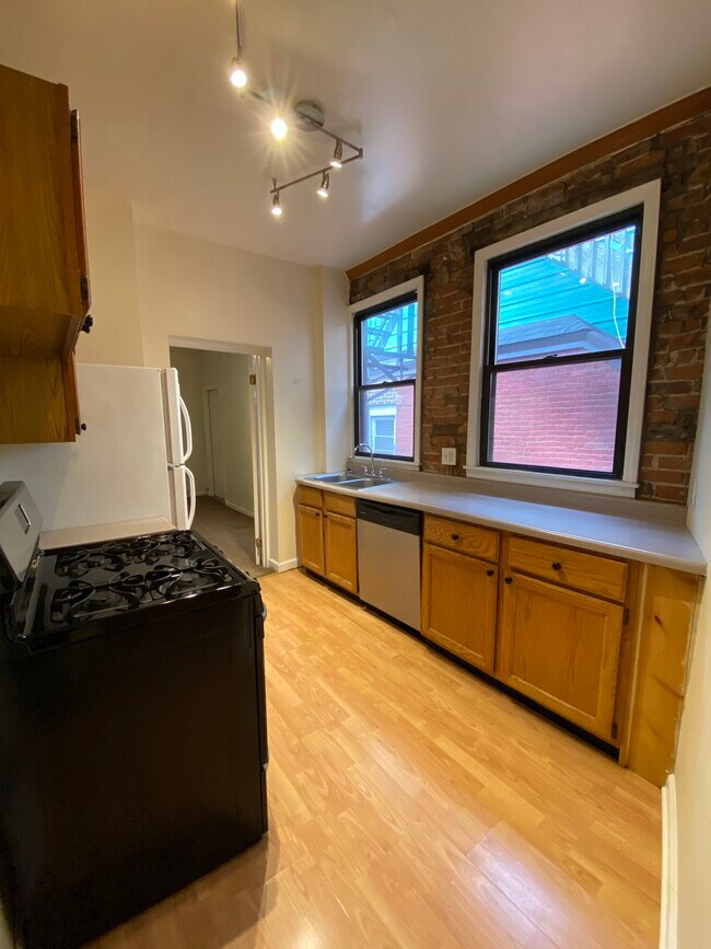 Kitchen - 156 S 18th St