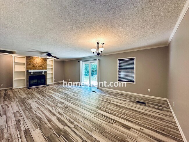 Building Photo - Overland Park Ranch w/ Wood Floors, Update...