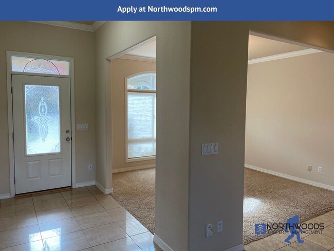 Building Photo - PET FRIENDLY!! Beautiful 3 Bedroom 2 Bath Home in Eagle Point Golf Course Community