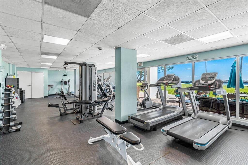 Building Photo - 2100 S Ocean Dr