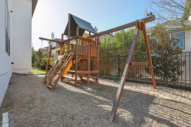 Building Photo - 19304 Summit Glory Trl