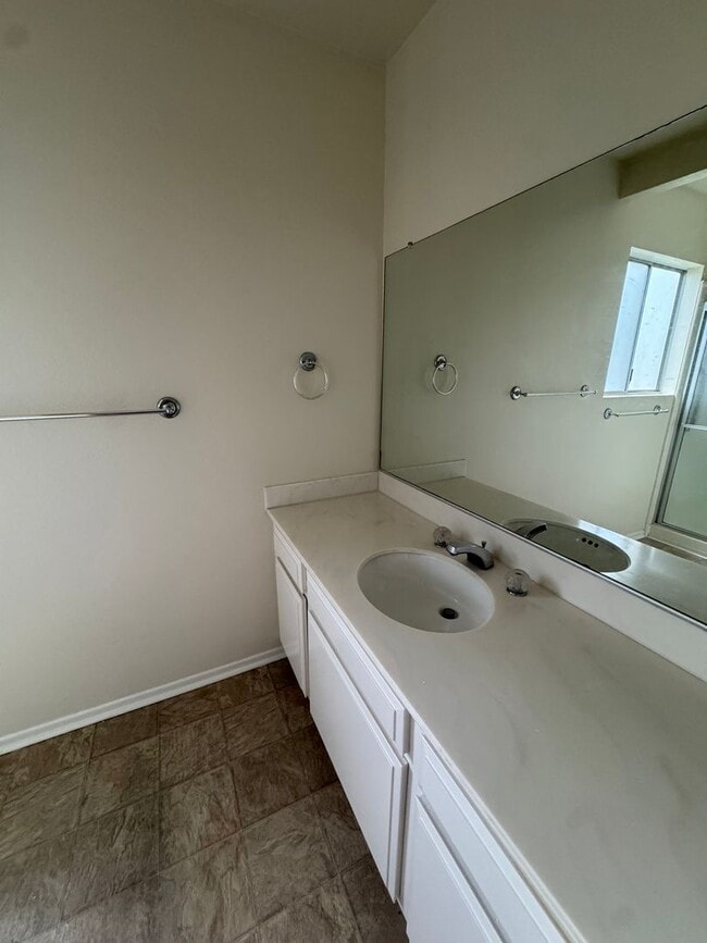 Building Photo - A Cozy Classic With Backyard Charm in Newbury Park