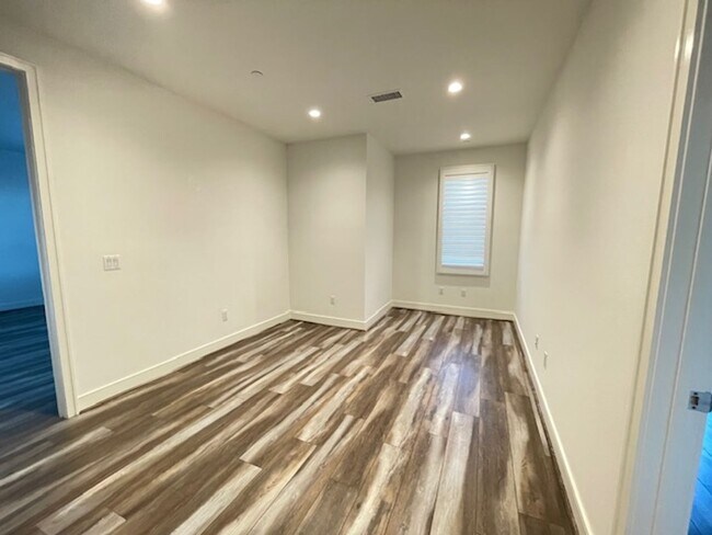 Building Photo - Newer home In Los Olivos