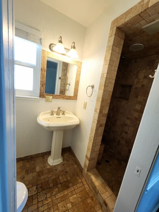 Building Photo - Rancho Cordova 3 Bedroom 2 Bath