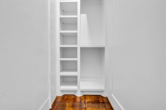 Building Photo - 611 Harvard St