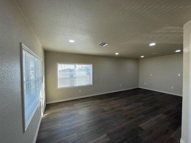 Building Photo - 1539 N Heritage Ln