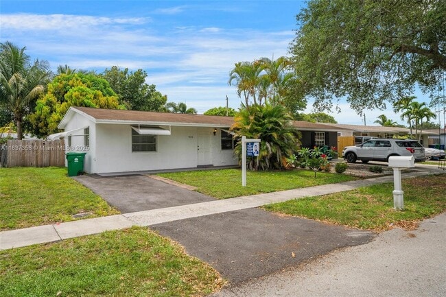 Primary Photo - 5010 SW 93rd Ave