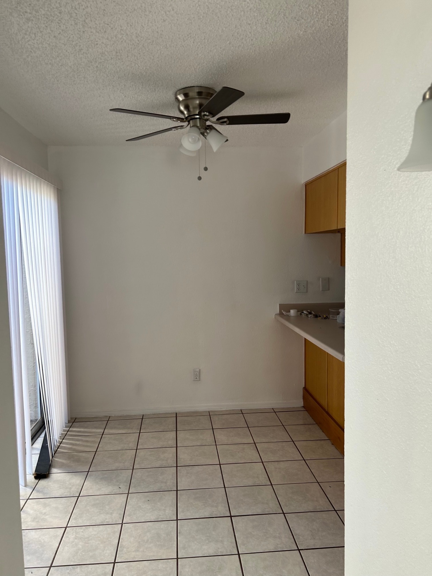 Kitchen sitting area with ceiling fan - 1345 Trudy Elaine Dr
