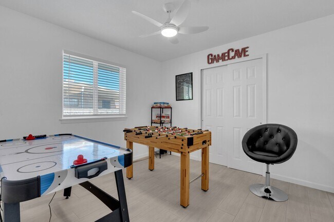 Building Photo - 9805 Sugarberry Dr