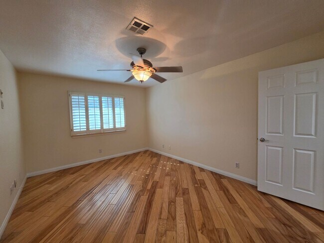 Building Photo - Spacious Home in the Heart of Green Valley